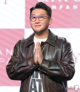 어반자카파(URBAN ZAKAPA) 박용인이 서울 강남구 일지아트홀에서 가진 신보 EP앨범 ‘STAY’ 발매 기념 음감회에 참석해 포즈를 취하고 있다. 2025.11.3 ⓒ 뉴스1 권현진 기자