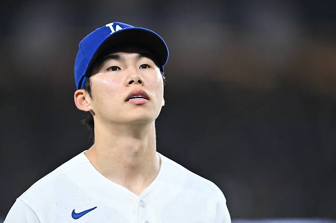 Apr 24, 2026; Los Angeles, California, USA; Los Angeles Dodgers second baseman Hyeseong Kim (6) looks on during the fifth inning against the Chicago Cubs at Dodger Stadium. Mandatory Credit: William Liang-Imagn Images







<저작권자(c) 연합뉴스, 무단 전재-재배포, AI 학습 및 활용 금지>
