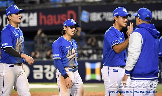 흙으로 범벅된 유니폼 김성윤 복귀가 반가웠던 경기였다.