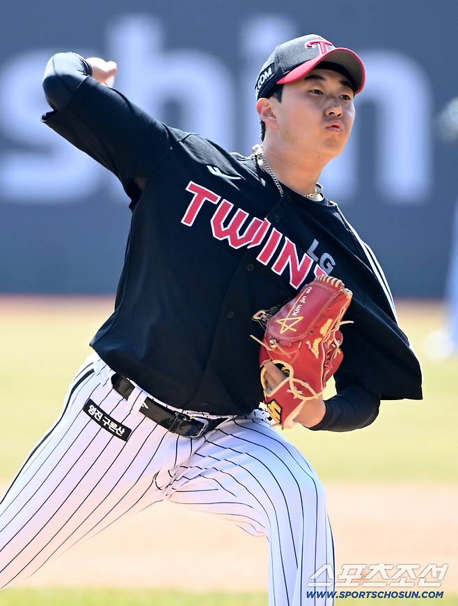 17일 수원KT위즈파크에서 열린 LG와 KT의 시범경기. LG 선발투수 김진수가 역투하고 있다. 수원=허상욱 기자wook@sportschosun.com/2026.03.17/