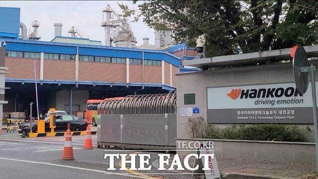 국내 타이어업계는 고수익 제품 중심 판매 강화 제품 질적 향상 등 노력으로 유가 상승이라는 외부 리스크에 정면으로 나설 계획이다. 사진은 한국타이어 대전공장. /한국타이어