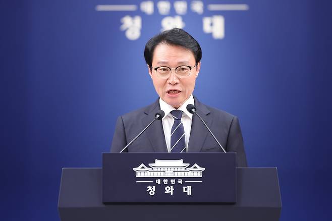 이규연 청와대 홍보소통수석이 지난 16일 청와대 춘추관에서 브리핑을 하고 있다./뉴스1