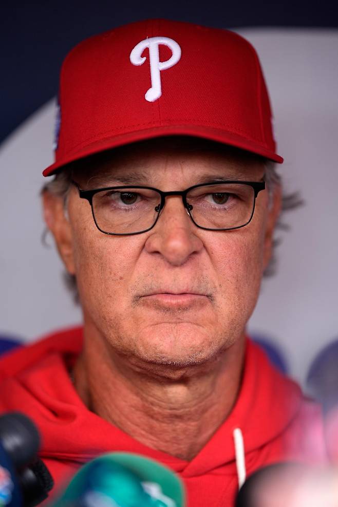 돈 매팅리 필라델피아 감독 대행이 29일 미국프로야구 메이저리그(MLB) 샌프란시스코와의 안방경기를 앞두고 기자회견을 하고 있다. 필라델피아=AP 뉴시스