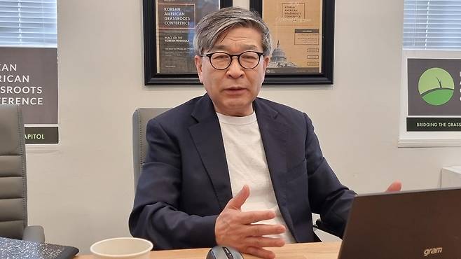 15일 미국 워싱턴 미주한인유권자연대(KAGC) 사무실에서 한국일보와 인터뷰 중인 김동석 KAGC 대표. 워싱턴=권경성 특파원