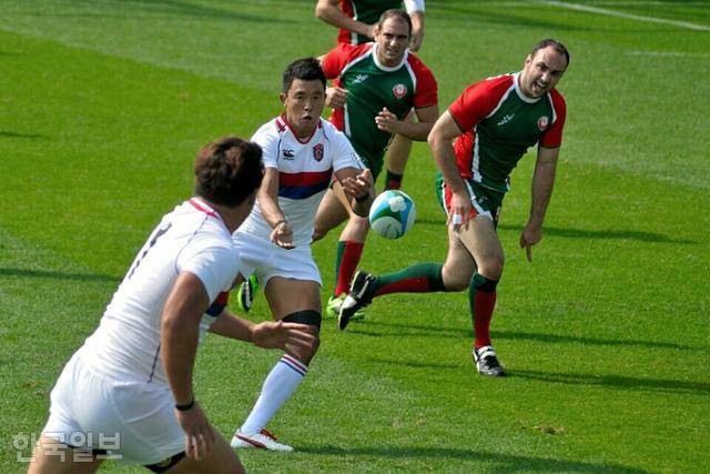 태일이 생전 현역 럭비 선수로 활약하던 모습. 그는 세상을 떠나기 바로 직전까지도 좋아하는 팀의 경기를 보겠다고 새벽 4시에 알람을 맞추고 일어나곤 했다. 일본 리그 중계를 챙겨보기 위해 일본어를 독학으로 배웠다. 장기조직기증원 제공