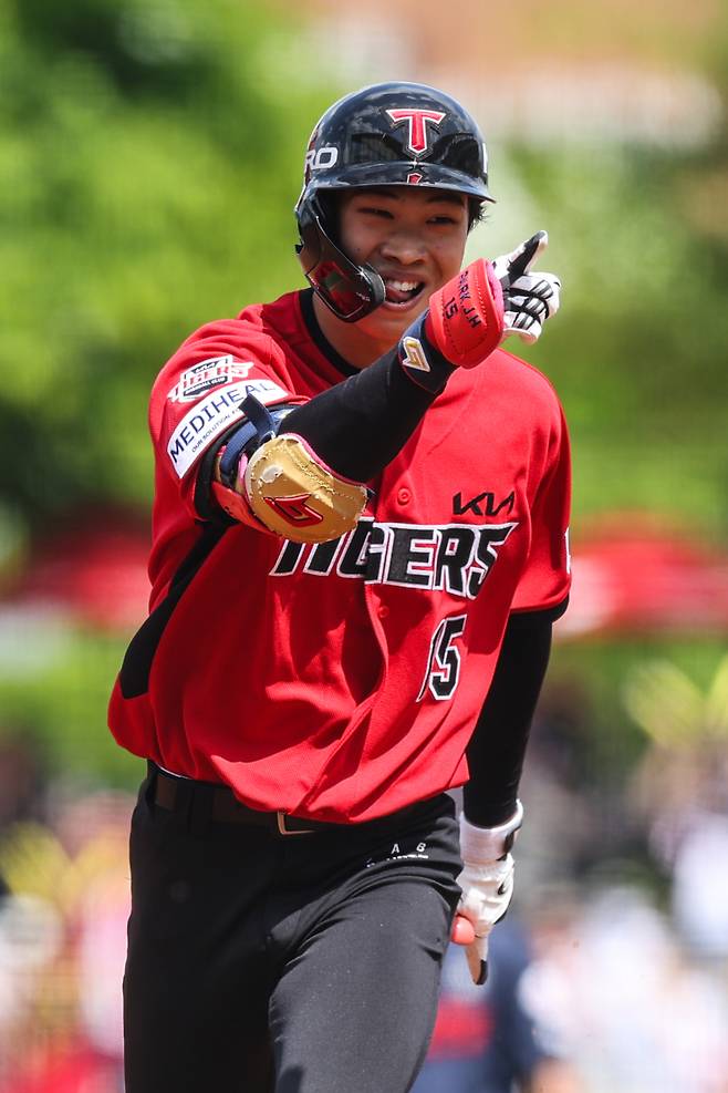 지난 26일 광주 롯데전에서 데뷔 첫 1군 홈런을 터트린 박재현. KIA 제공