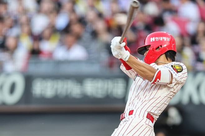 KBO리그 홈런 1위를 질주하고 있는 KIA 간판스타 김도영의 스윙 모습. KIA 제공