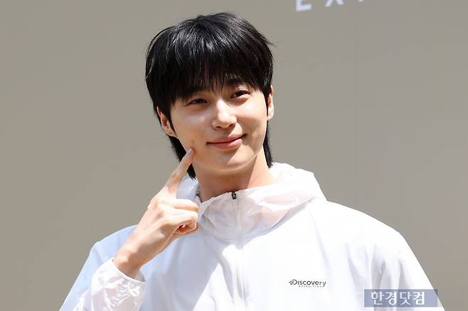 배우 변우석이 29일 오후 서울 성수동 쎈느에서 열린 '디스커버리 유어 액티브 썸머(DISCOVER YOUR ACTIVE SUMMER)' 포토행사에 참석해 포즈를 취하고 있다. /사진=변성현 한경닷컴 기자