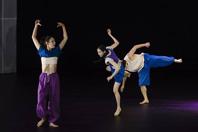 김영진 디자이너가 의상 감독으로 참여한 2024년 국립무용단의 ‘행+-’.     (c)국립극장