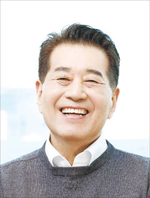 1955년생/ 서울대 조선공학과/ 미국 MIT대학원 해양공학 박사/ 2014년 포스코 신사업관리실장 전무/ 2016년 포스코 기술투자본부장 부사장/ 2018년 포스코 철강부문장 사장/ 2021년 포스코 고문/ 2024년 포스코그룹 회장(현)