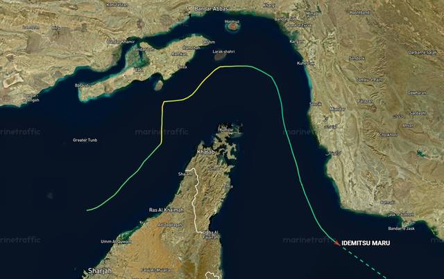 원유 200만 배럴을 싣고 일본 나고야항으로 향하는 이데미쓰마루호가 28일 오전 호르무즈 해협을 통과해 이동하는 항로를 표시한 지도.  마린트래픽 홈페이지