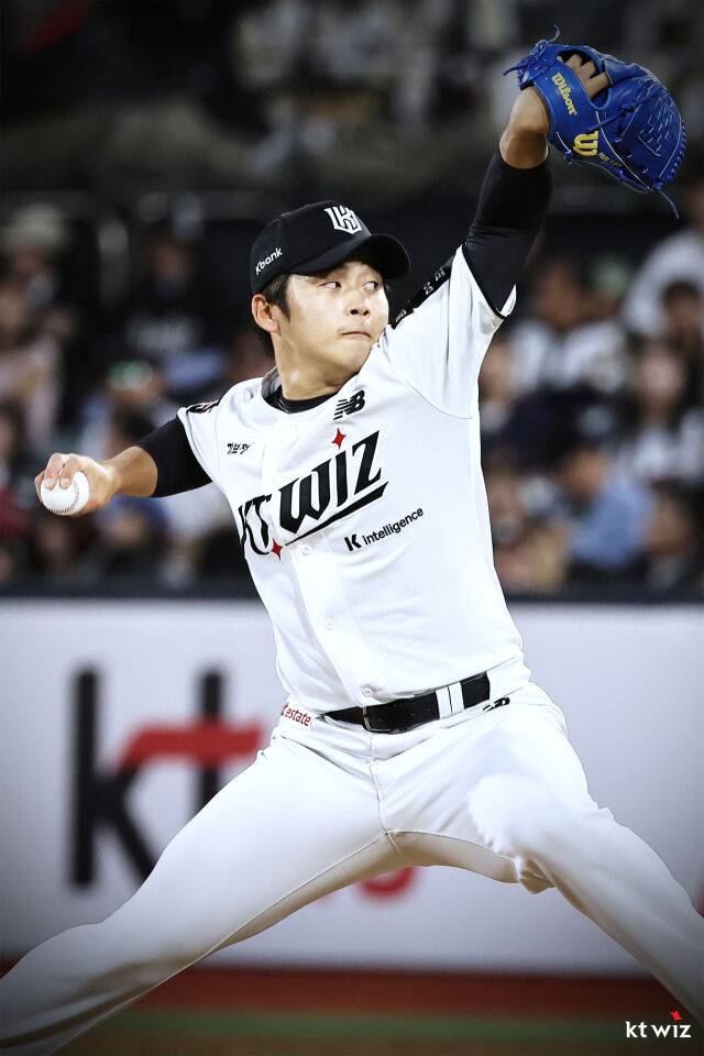 KT 박영현이 18일 키움전에서 역투하고 있다./KT wiz