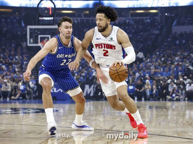 28일 올랜도와 경기에서 드리블 하는 커닝햄(오른쪽). /게티이미지코리아