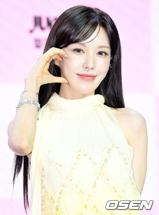 [OSEN=조은정 기자]ENA ‘더 스카웃’ 제작발표회가 29일 서울 마포구 서울 큐브컨벤션센터에서 열렸다.‘더 스카웃’은 가요계 최고 전문가들이 ‘아직 자신의 재능을 제대로 펼치지 못한 원석’을 직접 발굴하고, 그들에게 새로운 방향성과 가능성을 제시하는 성장형 음악 프로젝트다.레드벨벳 웬디가 포즈를 취하고 있다. 2026.04.29 /cej@osen.co.kr