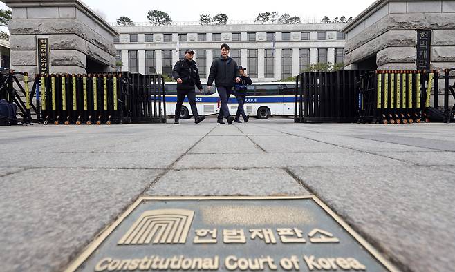 (서울=뉴스1) 김명섭 기자 = 헌법재판소가 최재해 감사원장과 이창수 서울중앙지검장을 비롯한 검사 3명에 대한 탄핵심판 사건을 13일 선고한다. 지난해 12월 5일 더불어민주당 주도로 탄핵소추안이 통과된지 98일 만에 결론이 나는 것이다. 사진은 12일 서울 종로구 헌법재판소 모습. 2025.3.12/뉴스1