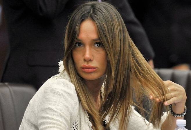 니콜레 미네티 전 이탈리아 롬바르디아 주의원이 2012년 7월 17일 밀라노 주의회 회의장에 앉아 있다. 미네티는 실비오 베를루스코니 이탈리아 전 총리의 ‘루비 게이트’ 성파티 스캔들에 연루된 인물로 최근 대통령 사면 논란의 중심에 섰다. 로이터 연합뉴스