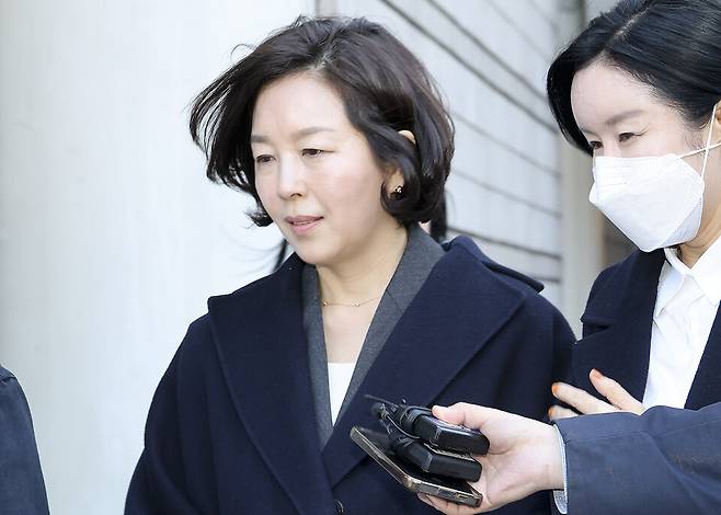 김경 전 서울시의원이 지난 3월3일 오후 서울 서초구 서울중앙지방법원에서 구속 전 피의자 심문(영장실질심사)를 마치고 법원을 나서고 있다.&nbsp; 법원은 이날 영장실질심사 이후 김 전 시의원과 강 의원에 대한 구속영장을 발부했다.&nbsp; ⓒ시사저널 박정훈