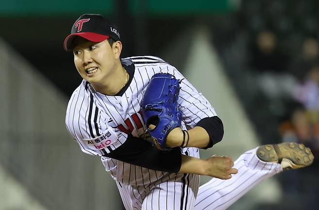 올 시즌 KBO리그의&nbsp;불펜 불안이 지속되고 있다.&nbsp;LG 유영찬(사진), 한화 김서현, 두산 김택연&nbsp;등&nbsp;대표&nbsp;마무리투수들의 이탈도 한 요인이다. 뉴시스