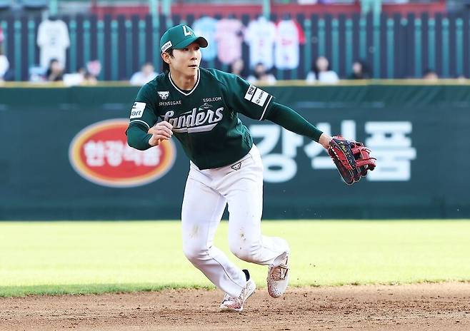 ▲ 올 시즌 최종 성적이 큰 관심을 모으는 박성한 ⓒSSG랜더스