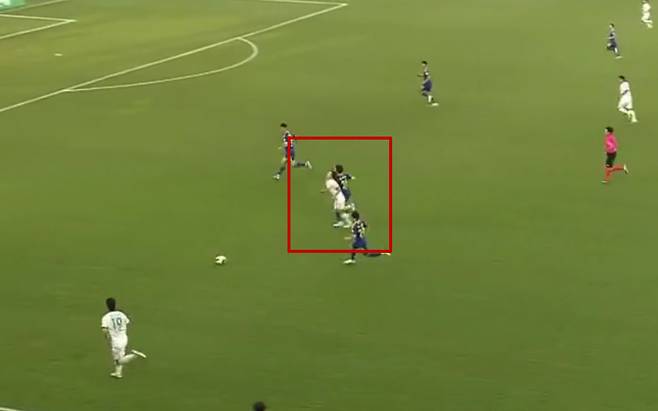 지난 26일 울산문수축구경기장에서 열린 울산 HD와 대전하나시티즌의 경기, 후반 추가시간 조현택의 충돌로 마사가 부상을 당하는 순간. /사진=중계화면 캡처