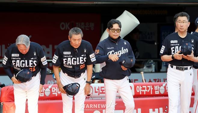 한화 이글스 김경문 감독(왼쪽부터)과 양승관 코치, 양상문 코치, 김민호 코치. /사진=강영조 선임기자