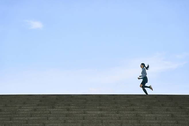 노마드 피트니스는 특정 장소에 얽매이지 않고 어디서든 운동하는 라이프스타일을 뜻한다.[사진｜게티이미지뱅크]
