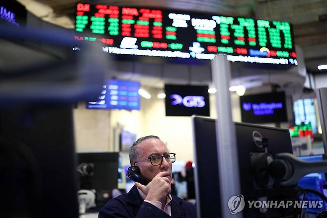 뉴욕증권거래소의 트레이더 [AFP 연합뉴스 자료사진. 재판매 및 DB 금지]