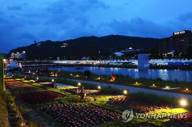 꺼지지 않는 사랑, 남원춘향제 [연합뉴스 자료사진]