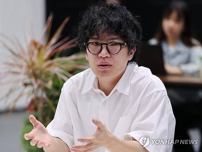 발레 음악감독 맡은 박다울 (서울=연합뉴스) 이재희 기자 = 29일 서울 용산구 노들섬 서울시발레단 스튜디오에서 열린 창작 발레 '인 더 뱀부 포레스트' 기자간담회에서 박다울 음악감독이 질문에 답하고 있다. 2026.4.29 scape@yna.co.kr