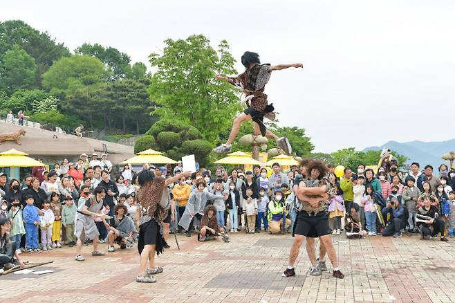 5월 2일부터 5일까지 열리는 제18회 공주 석장리 구석기축제가 더 풍성해진 체험 프로그램으로 가족단위 방문객을 맞는다. (사진=공주시 제공)