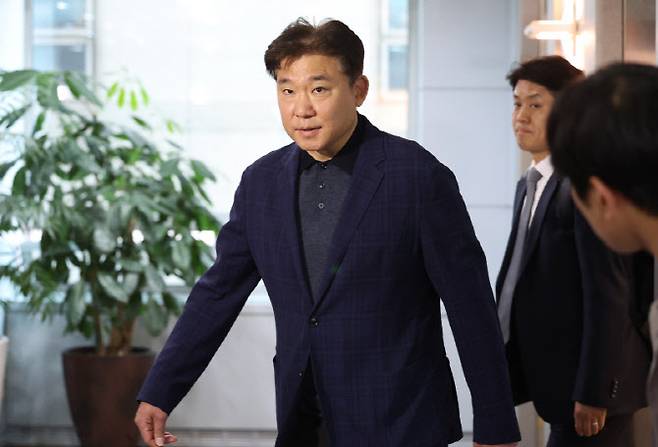 김승기 전 감독이 30일 서울 강남구 한국농구연맹(KBL)에서 열린 제 31기 제 13차 재정위원회에 출석하며 발언하고 있다. 사진=뉴시스