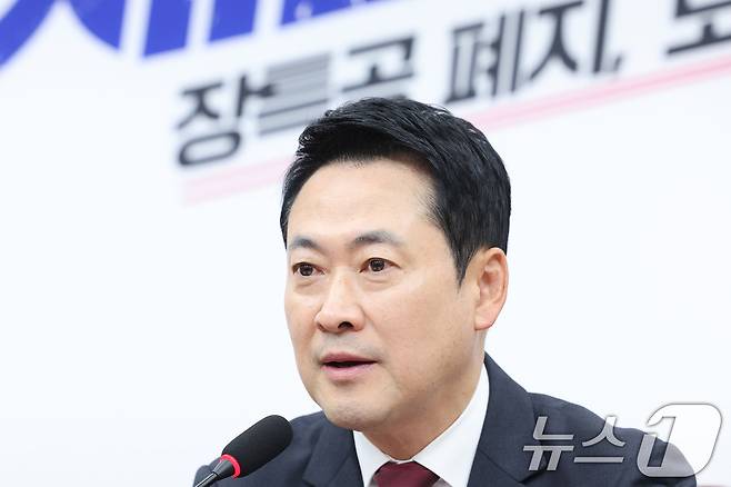 장동혁 국민의힘 대표가 30일 서울 여의도 국회에서 열린 최고위원회의에서 모두발언을 하고 있다. 2026.4.30 ⓒ 뉴스1 신웅수 기자