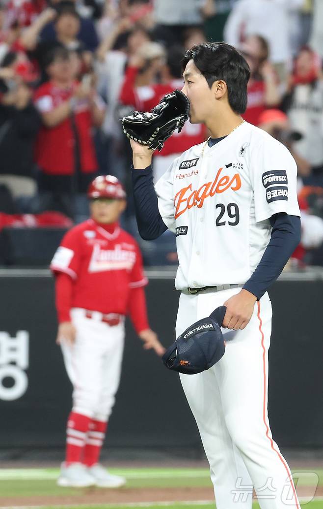 29일 대전 한화생명볼파크에서 열린 2026 신한 SOL KBO리그 SSG 랜더스와 한화 이글스의 경기에서 2회초 한화 황준서가 1과 2/3이닝 동안 4실점 하고 있다. 2026.4.29 ⓒ 뉴스1 김기남 기자