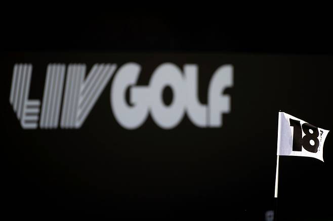 LIV 골프 대회에 걸린 18번홀 깃발. 사진 | AP 연합뉴스