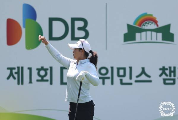 '제1회 DB 위민스 챔피언십' 1라운드 18번 홀에서 티샷을 준비하는 유서연2. /사진=KLPGA
