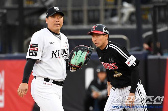 친정팀 상대 1루수 김현수 수비는 더 견고했다.