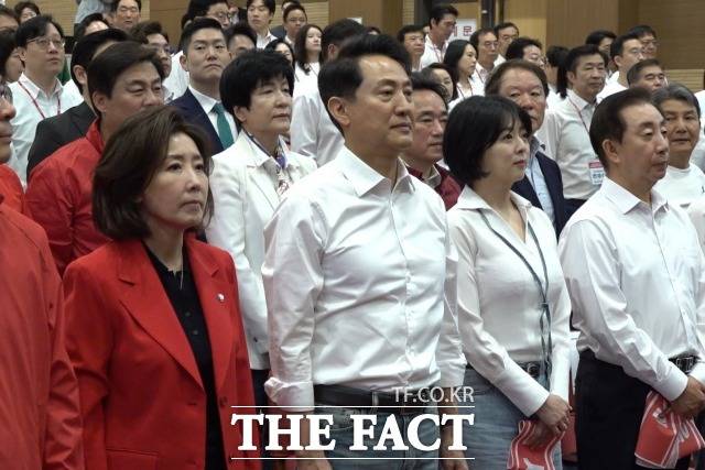 오세훈 국민의힘 서울시장 후보와 배현진 서울시당위원장, 나경원 국민의힘 의원이 30일 오전 서울 여의도 국회에서 열린 '제9회 전국동시지방선거 국민의힘 서울시당 필승결의 및 공천자대회에 참석하고 있다. /국회=김민지 기자