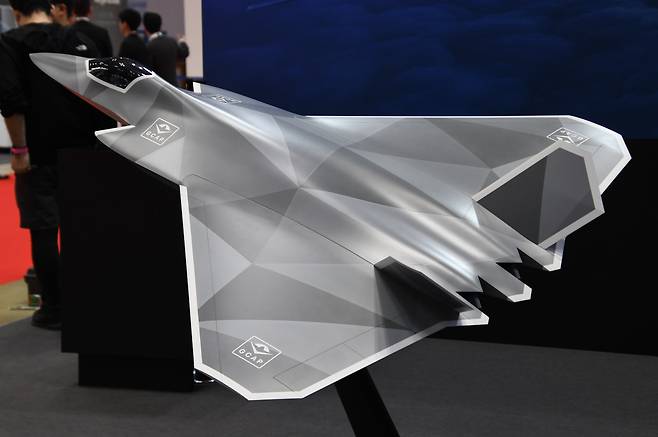 일본은 영국, 이탈리아와 6세대 전투기 개발에도 나섰다. 사진은 해당 전투기 모형.