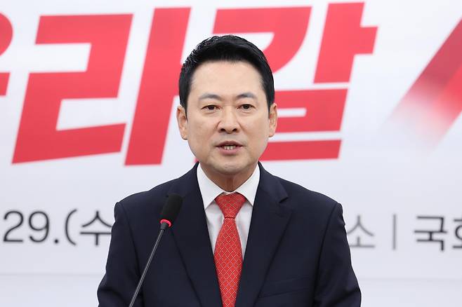 장동혁 국민의힘 대표가 29일 서울 여의도 국회에서 ‘지역경제·민생이 올라갈 시간!’ 지역·민생 공약을 발표하고 있다. 2026.4.29 뉴스1