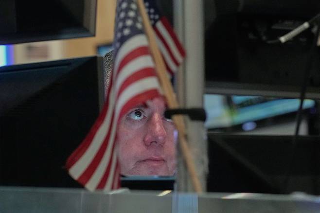 뉴욕 증시가 29일(현지시간) 반도체 강세에 힘입어 나스닥 지수만 반등했을 뿐 약세 흐름을 이어갔다. AP 연합