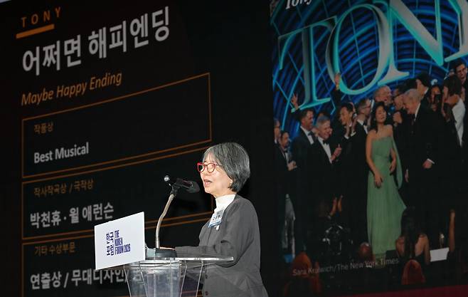 고희경 홍익대 공연예술대학원장이 30일 서울 중구 대한상공회의소에서 열린 2026 한국포럼 'K컬처, 세계를 잇는 새로운 문법'에서 'K뮤지컬, 세계가 무대가 되다'를 주제로 강연하고 있다. 최주연 기자