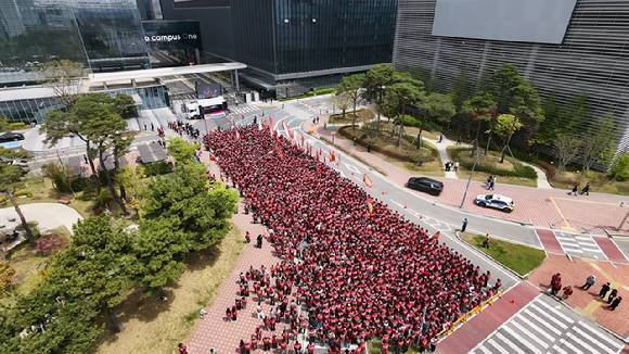 삼성바이오로직스 상생 노동조합이 22일 인천 연수구 송도 거리에서 집회를 열고 있다. 2026.04.22 [사진=삼성바이오로직스 상생노조]