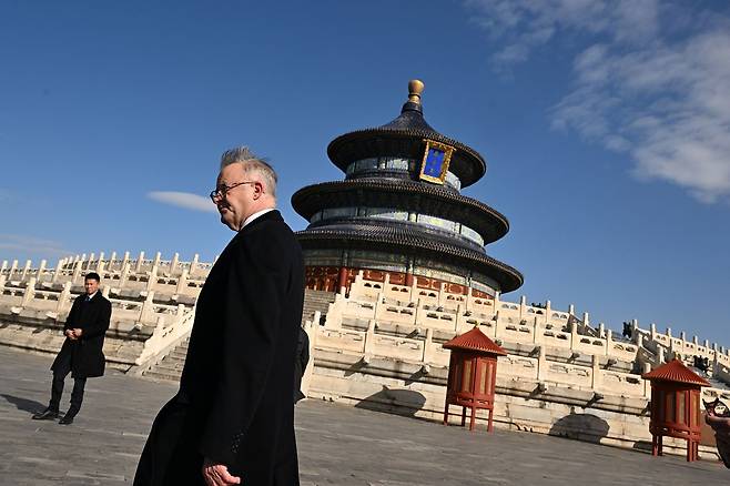 지난 2023년 11월 앤서니 앨버니지 호주 총리가 베이징의 천단 기년전 앞을 지나고 있다. 오는 14~15일 9년만에 베이징을 방문하는 도널드 트럼프 미국 대통령에게 중국 측이 천단 참관을 제시한 것으로 알려진다. EPA=연합뉴스