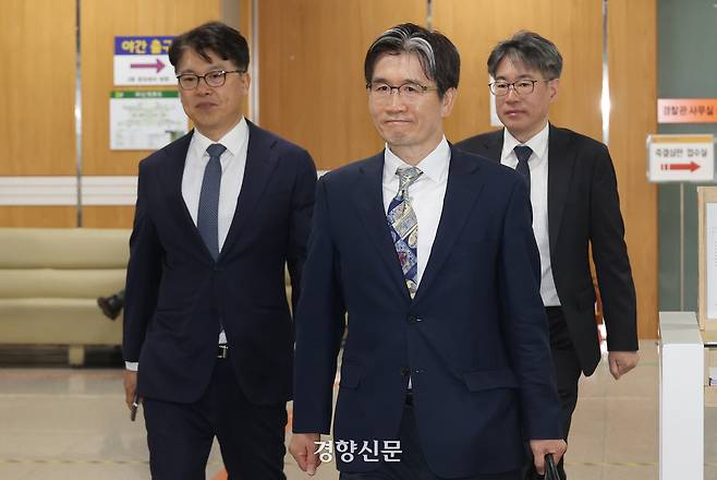 오동운 고위공직자범죄수사처(공수처) 처장이 30일 오전 서울 서초구 서울중앙지법에서 열린 채해병 사건 수사 방해 혐의 공판에 출석하고 있다. 사진공동취재단