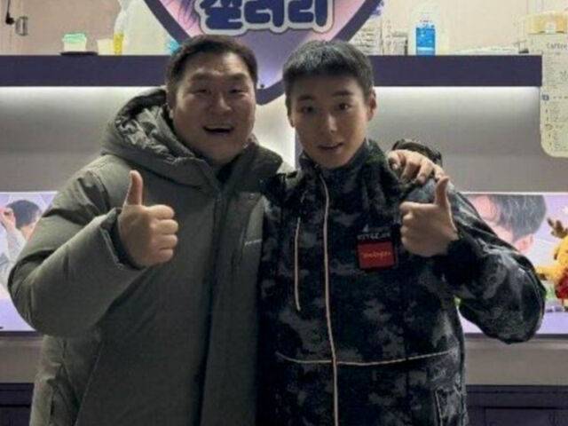 윤경호와 박지훈 / 온라인 커뮤니티