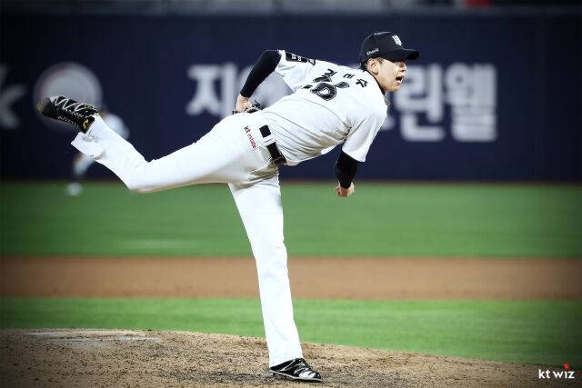 김민수가 28일 수원 LG 트윈스전 투구하고 있다./KT 위즈 제공