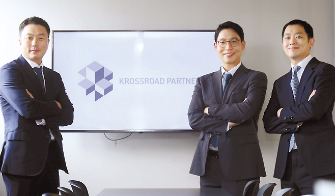 왼쪽부터 크로스로드파트너스 김효상 대표, 이우석 부대표, 하영수 전무. [헤럴드DB]