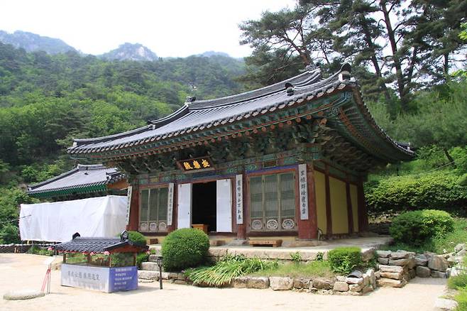 [서울=뉴시스] 보물로 지정 예고된 '가평 현등사 극락전' 모습 (사진=국가유산청 제공) 2026.04.30. photo@newsis.com *재판매 및 DB 금지