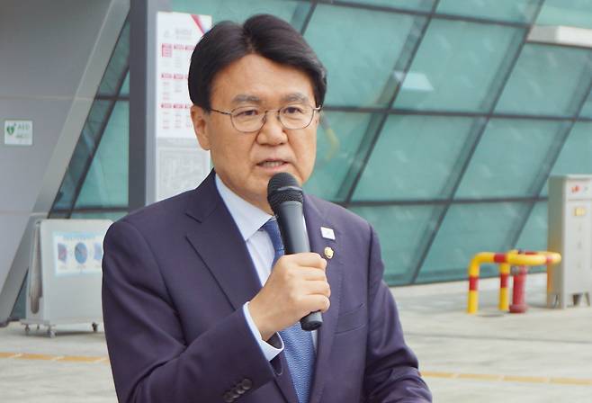 세종시장 불출마 선언하는 조국혁신당 황운하 의원 [촬영 이은파 기자]