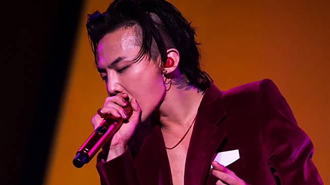 수백억원의 현찰 대신 ‘내 사람들의 내일’을 샀다, 자본의 논리를 압도하는 지드래곤만의 독보적인 시스템 리더십. YG엔터테인먼트 제공